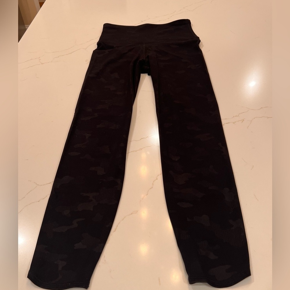 All in Motion Premium Elongate 7/8 leggings | XS | Black & Gray - Picture 4 of 10